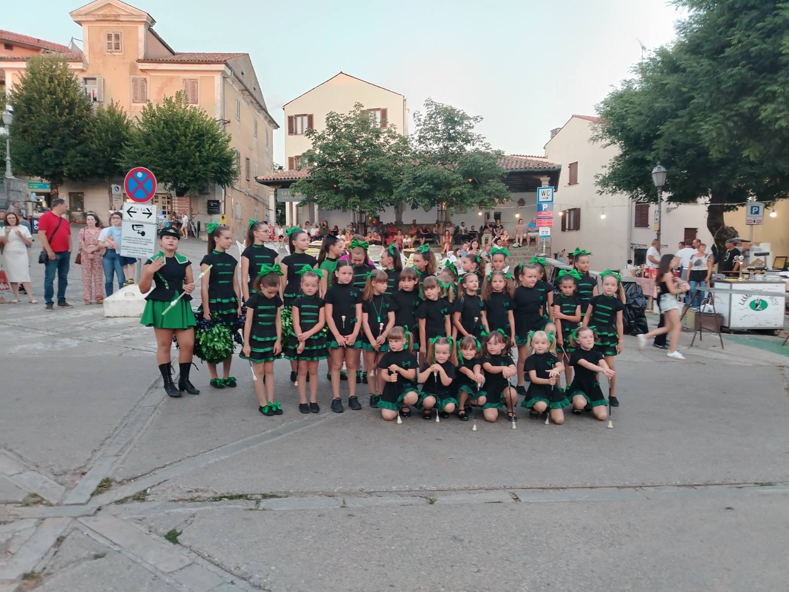 Roditelji ogorčeni: Labinske mažoretkinje već dva mjeseca bez stalne dvorane za trening